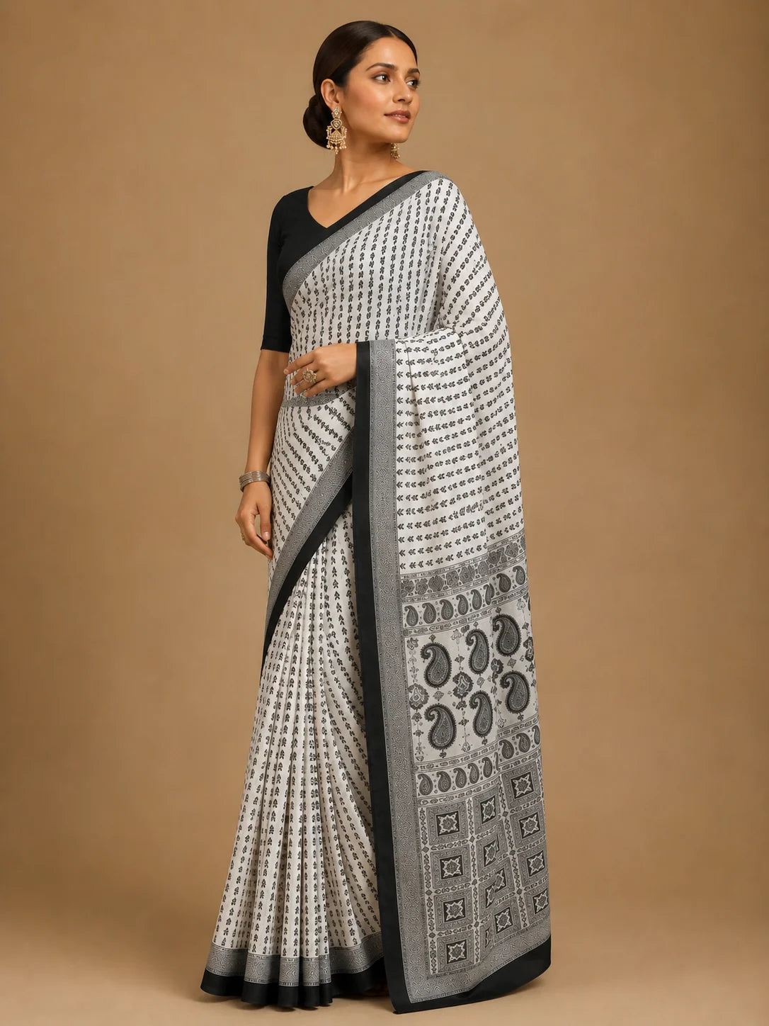 THE SAREE PROJECT WHITE BLACK TRIANGLE PRINT