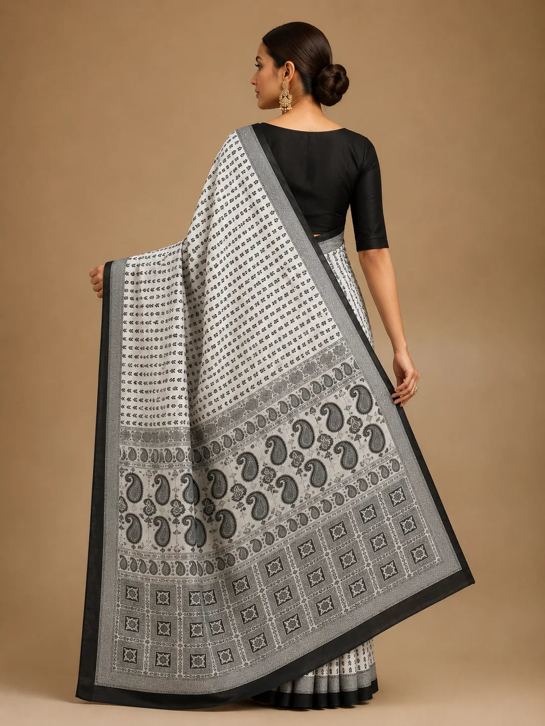 THE SAREE PROJECT WHITE BLACK TRIANGLE PRINT