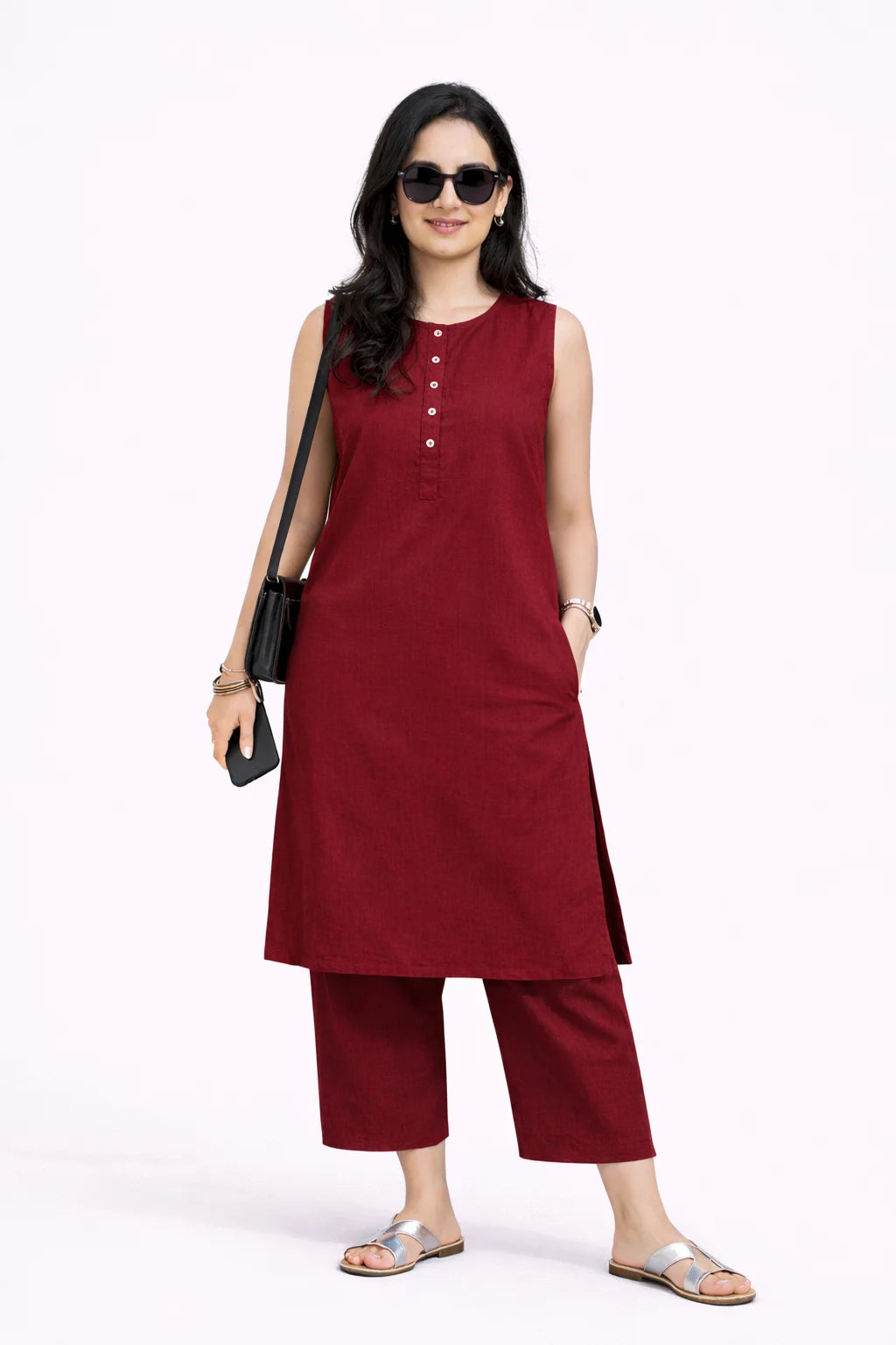 Effortless Black Sleeveless Straight Kurta