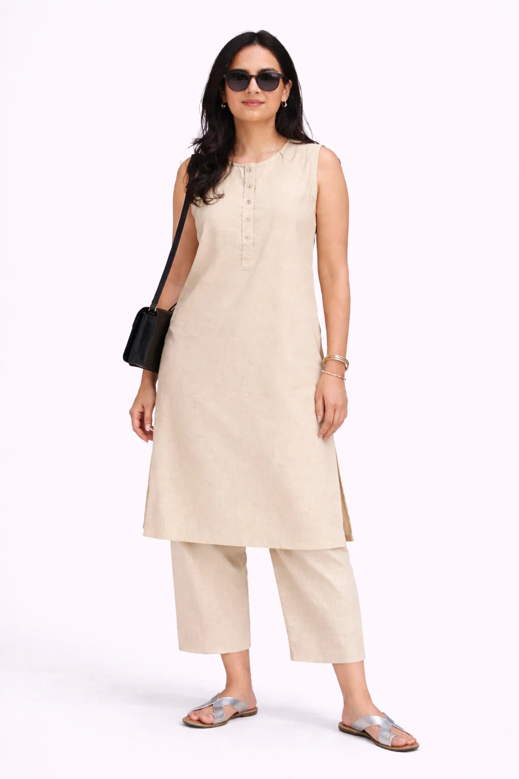 Effortless Beige Sleeveless Straight Kurta