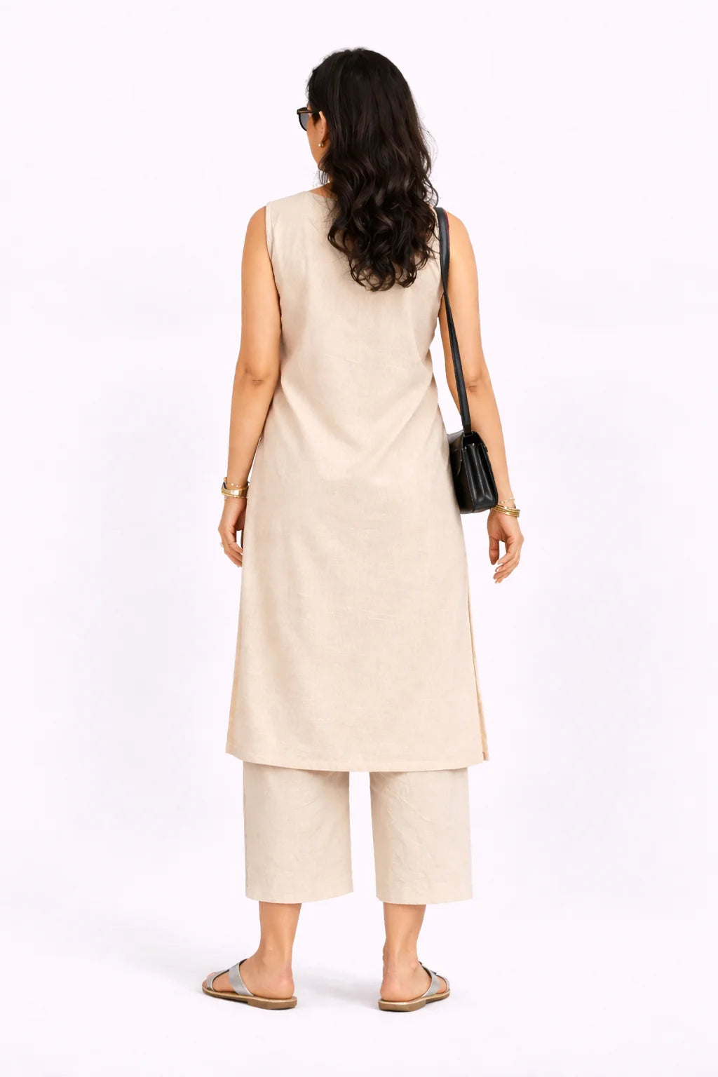 Effortless Beige Sleeveless Straight Kurta