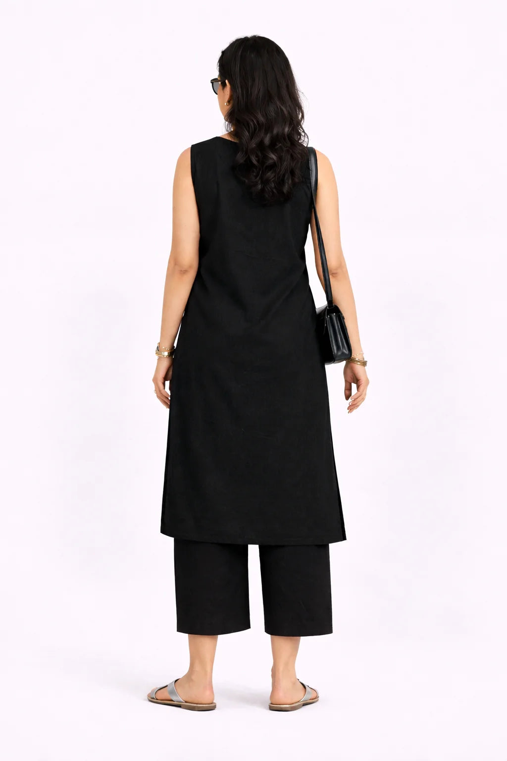 Effortless Black Sleeveless Straight Kurta